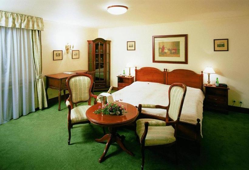 בית מלון כפרי Zámek štiřín