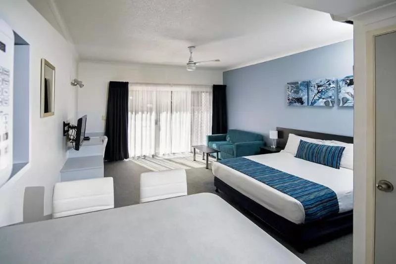 استراحتگاه The Beach Motel Hervey Bay