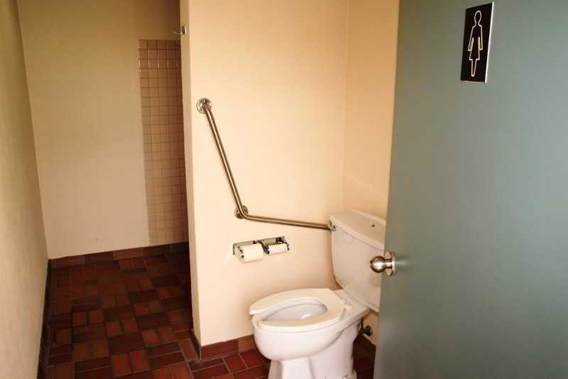 هتل Accent Inns Kamloops