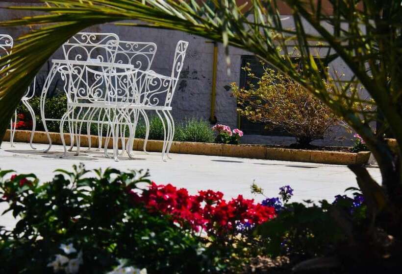 בית מלון כפרי Astoria