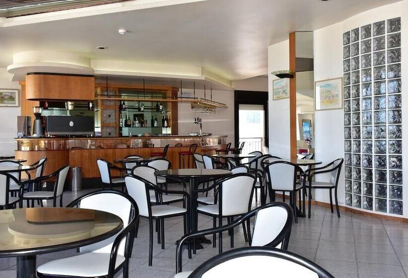 בית מלון כפרי Astoria