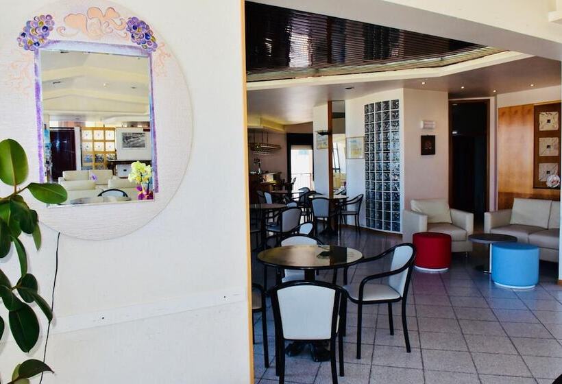 בית מלון כפרי Astoria