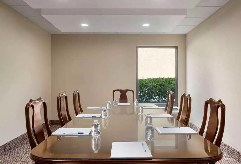 Отель Baymont By Wyndham Augusta West