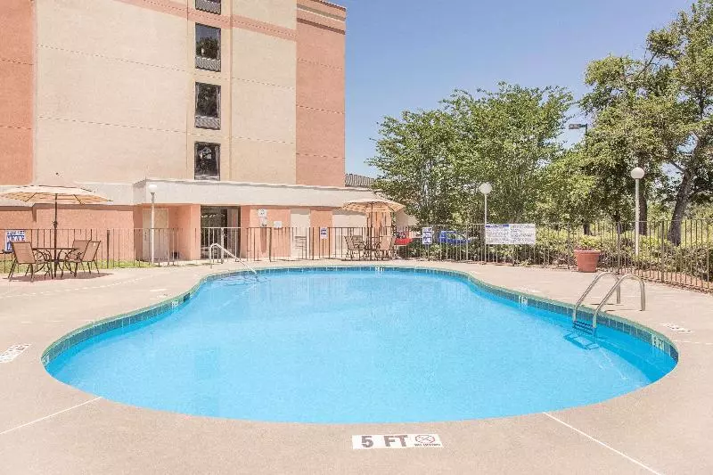 Отель Baymont By Wyndham Augusta West