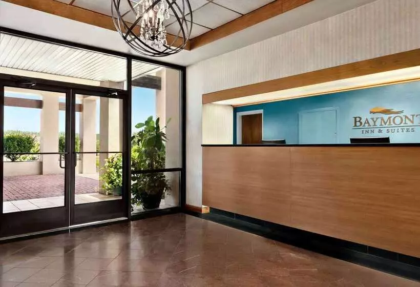 هتل Comfort Inn & Suites