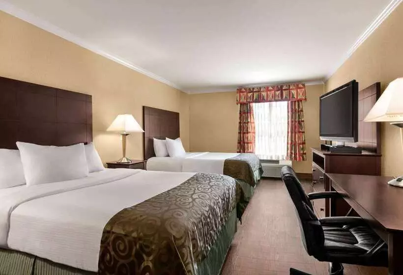 هتل Comfort Inn & Suites