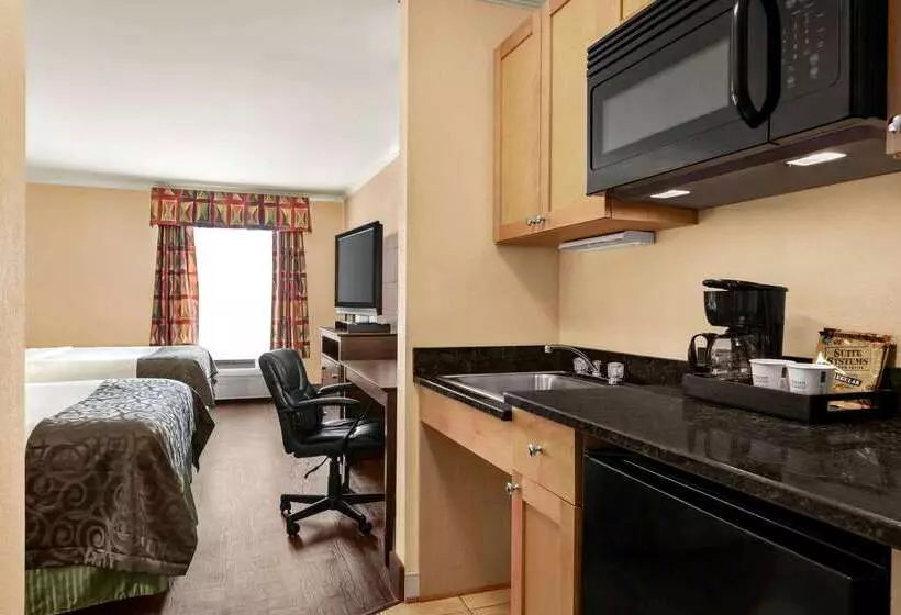 هتل Comfort Inn & Suites