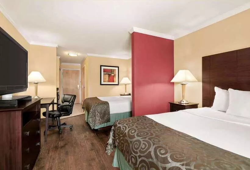 هتل Comfort Inn & Suites