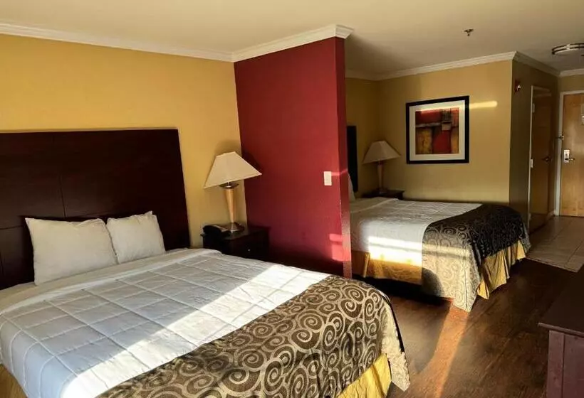 هتل Comfort Inn & Suites