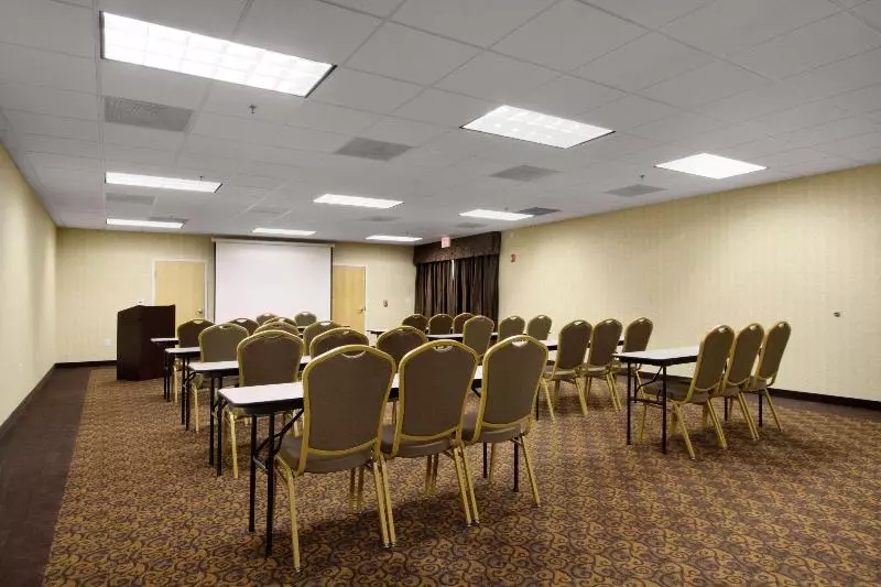 هتل Comfort Inn & Suites