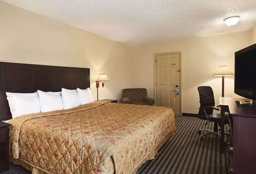 בית מלון כפרי Days Inn By Wyndham Champaign/urbana