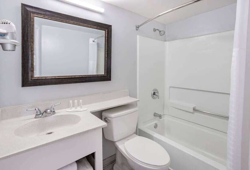 فندق Days Inn & Suites By Wyndham Colonial