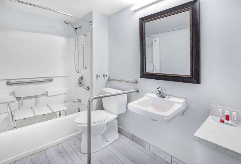 فندق Days Inn & Suites By Wyndham Colonial