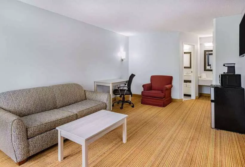 ホテル Days Inn & Suites By Wyndham Colonial