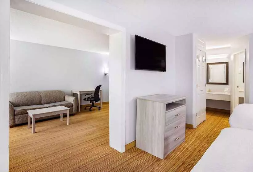 ホテル Days Inn & Suites By Wyndham Colonial