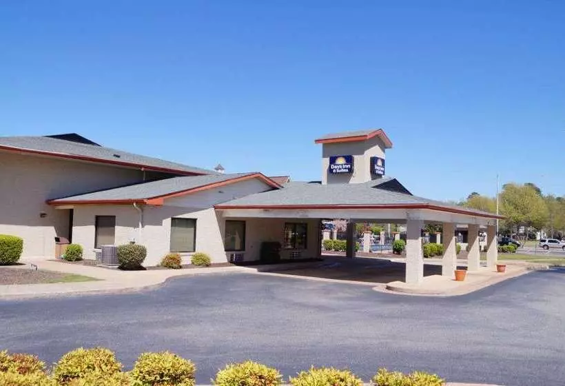ホテル Days Inn & Suites By Wyndham Colonial
