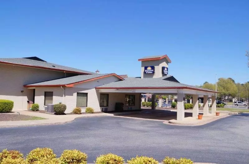 ホテル Days Inn & Suites By Wyndham Colonial