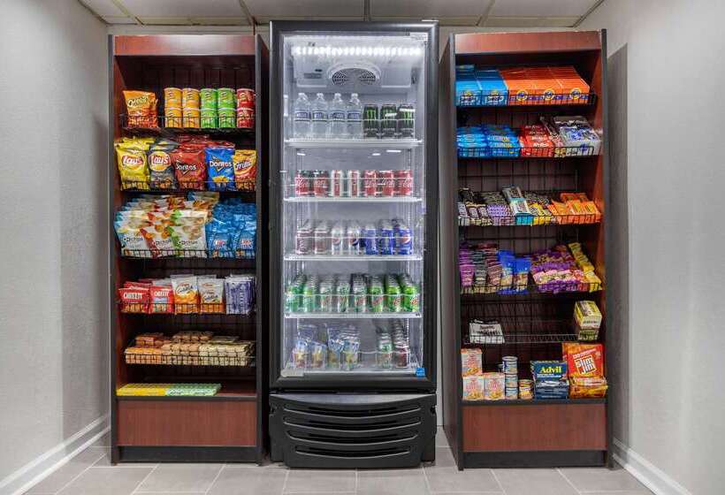 فندق Econo Lodge At The University