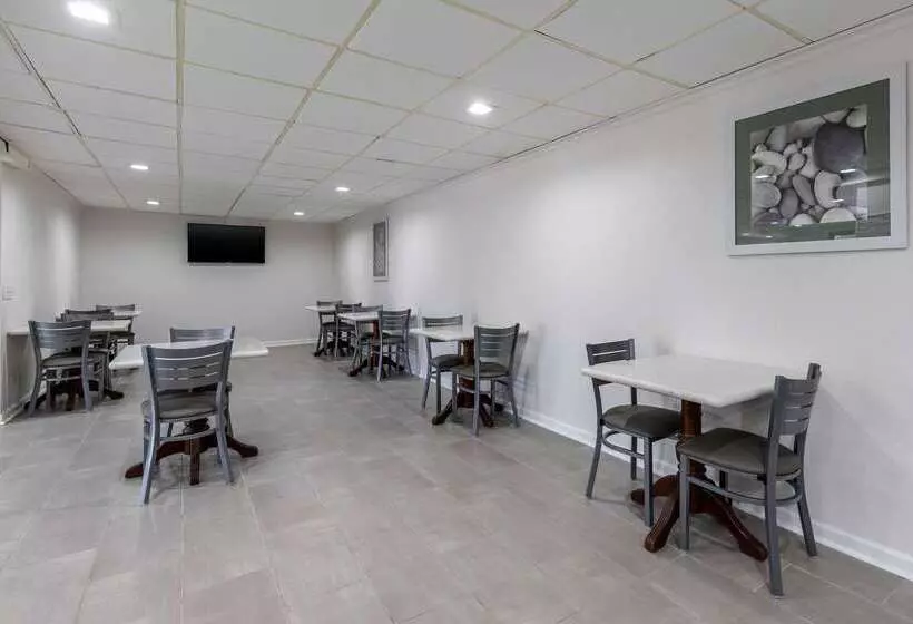 Hotel Econo Lodge At The University