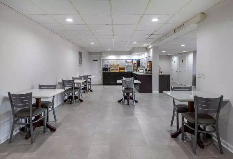 Hotel Econo Lodge At The University