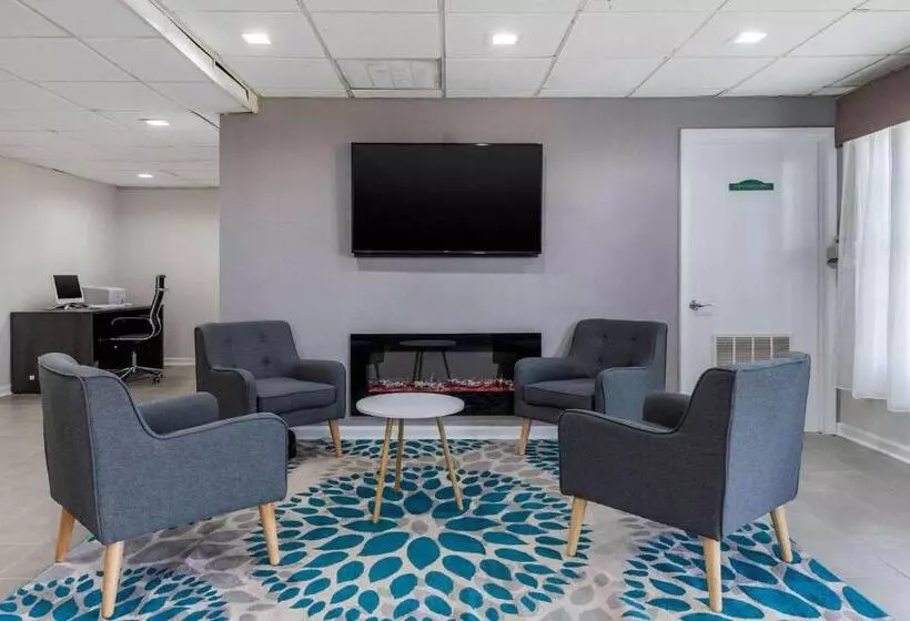 Hotel Econo Lodge At The University