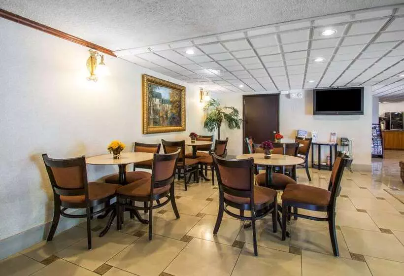 בית מלון כפרי Jax Airport