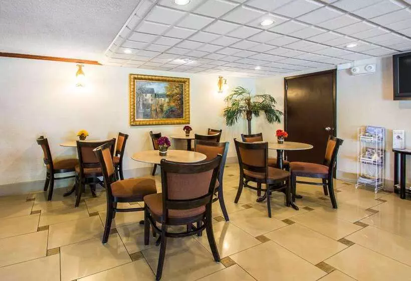 בית מלון כפרי Jax Airport