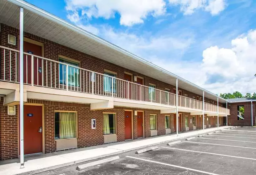 בית מלון כפרי Jax Airport