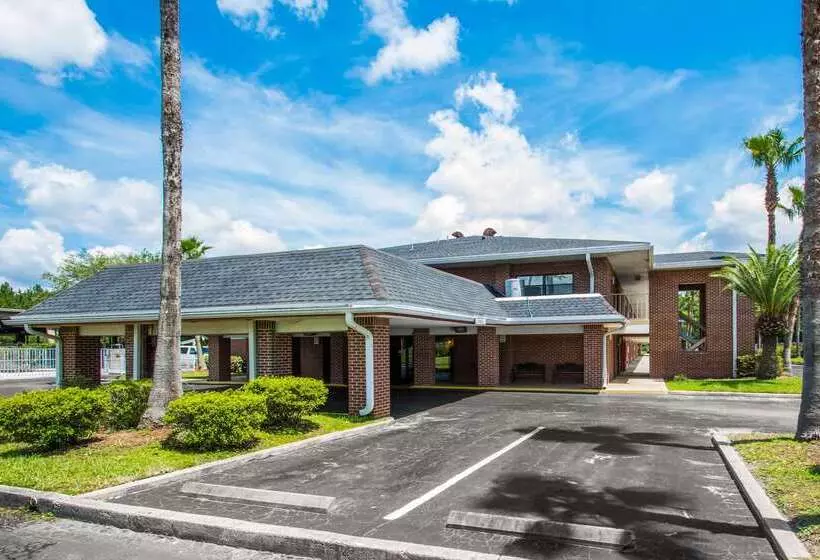 בית מלון כפרי Jax Airport