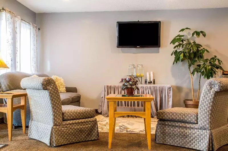 Hotel Econo Lodge Painted Post   Corning