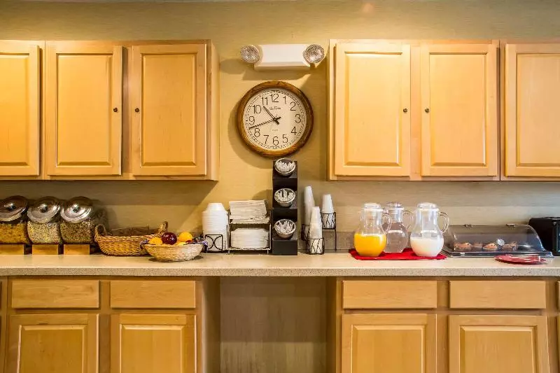 Hotel Econo Lodge Painted Post   Corning