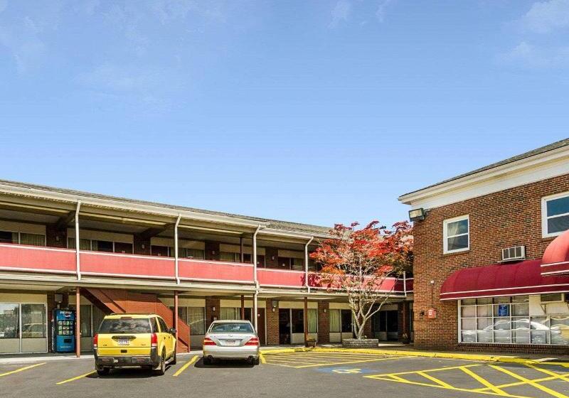 בית מלון כפרי Framingham Inn