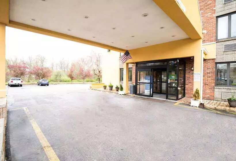 ホテル Quality Inn Cromwell  Middletown