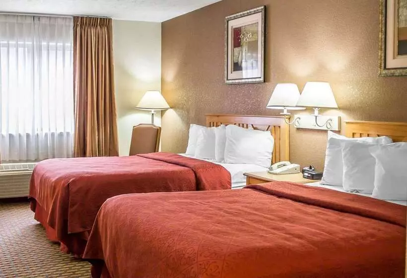 בית מלון כפרי Quality Inn