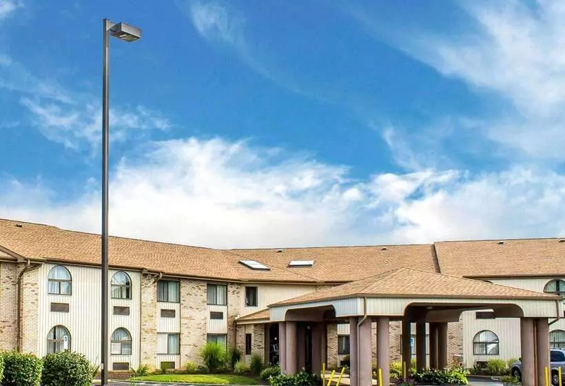 בית מלון כפרי Quality Inn