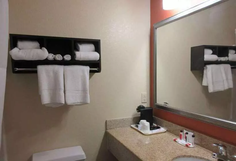 Отель Quality Inn & Suites