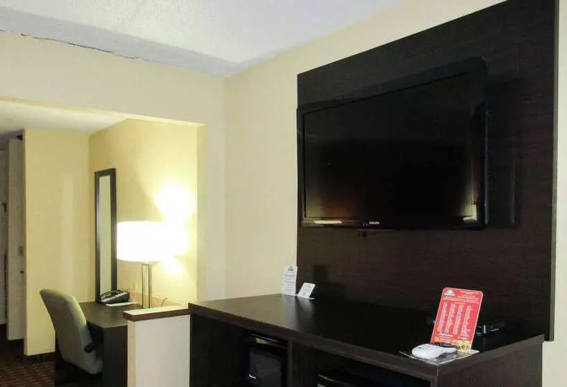Отель Quality Inn & Suites