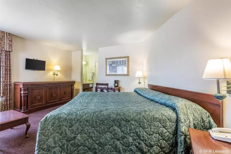 酒店 Rodeway Inn Magic Mountain Area