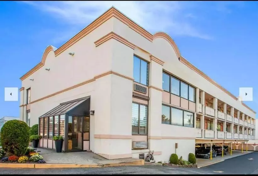 בית מלון כפרי Super 8 By Wyndham Meadowlands