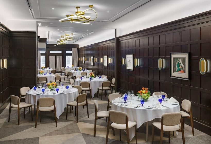 The Algonquin Hotel Times Square, Autograph Collection