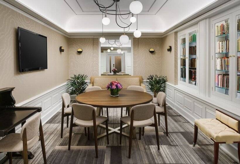 The Algonquin Hotel Times Square, Autograph Collection