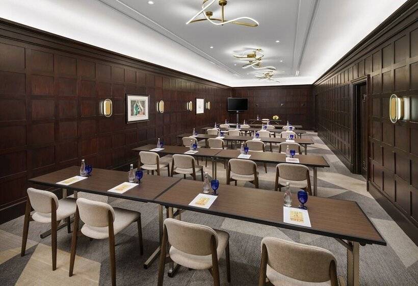 The Algonquin Hotel Times Square, Autograph Collection