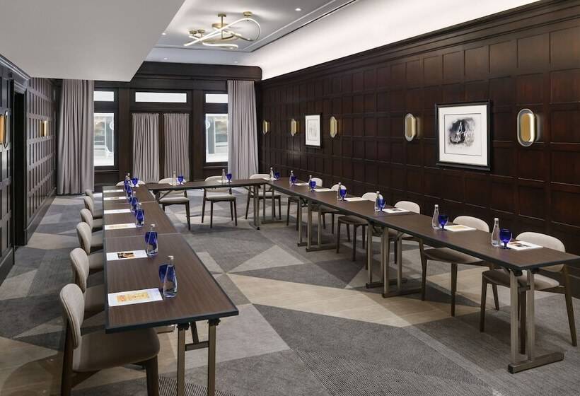 The Algonquin Hotel Times Square, Autograph Collection