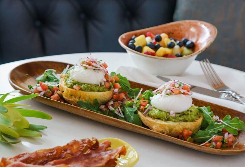 The Algonquin Hotel Times Square, Autograph Collection