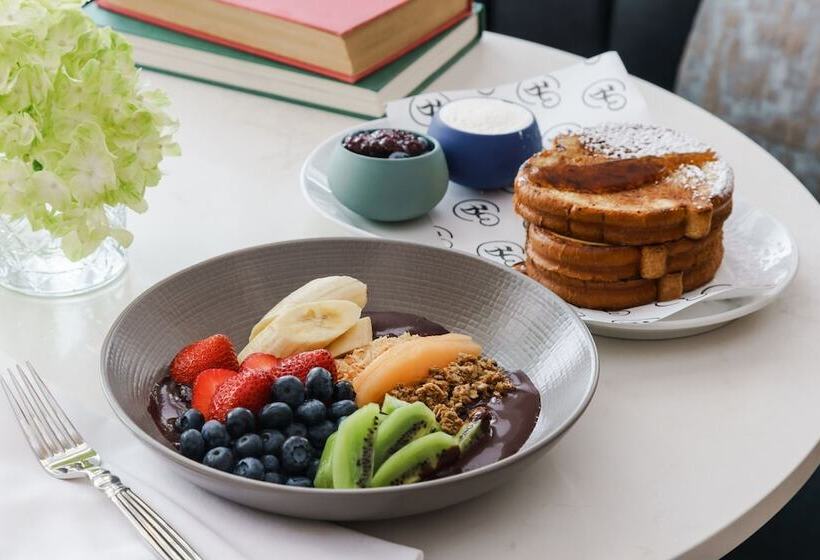 The Algonquin Hotel Times Square, Autograph Collection