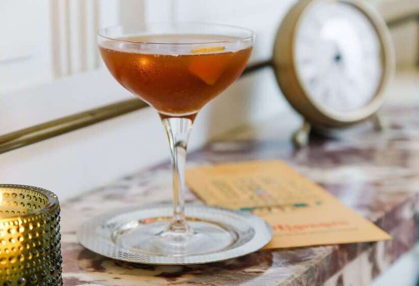 The Algonquin Hotel Times Square, Autograph Collection