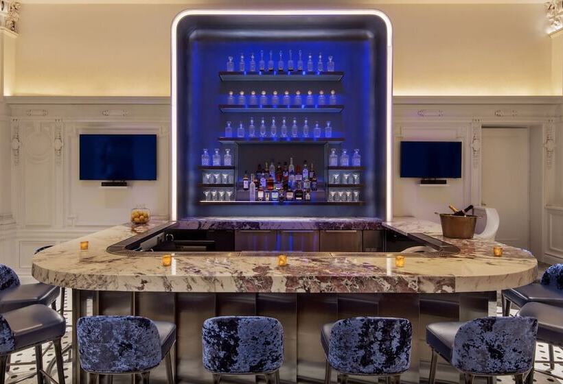 The Algonquin Hotel Times Square, Autograph Collection