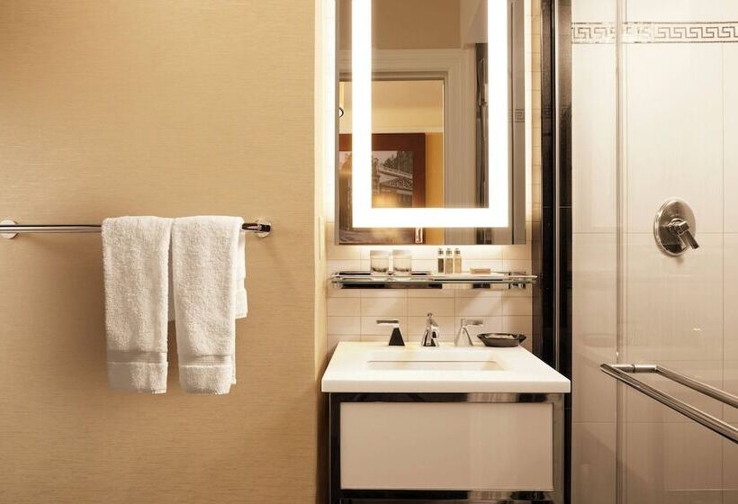 The Algonquin Hotel Times Square, Autograph Collection