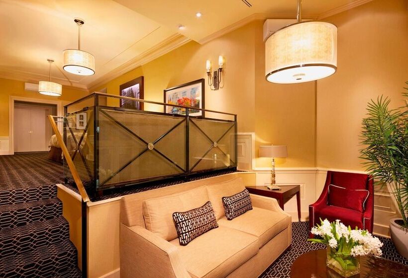 The Algonquin Hotel Times Square, Autograph Collection