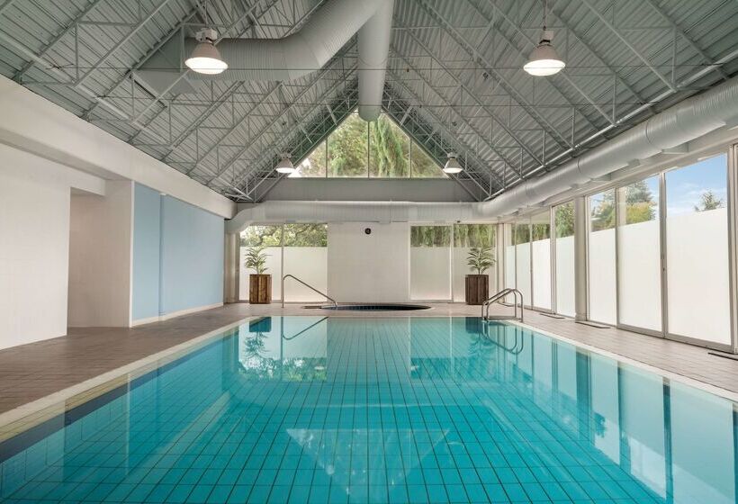 Coast Chilliwack Hotel By Apa